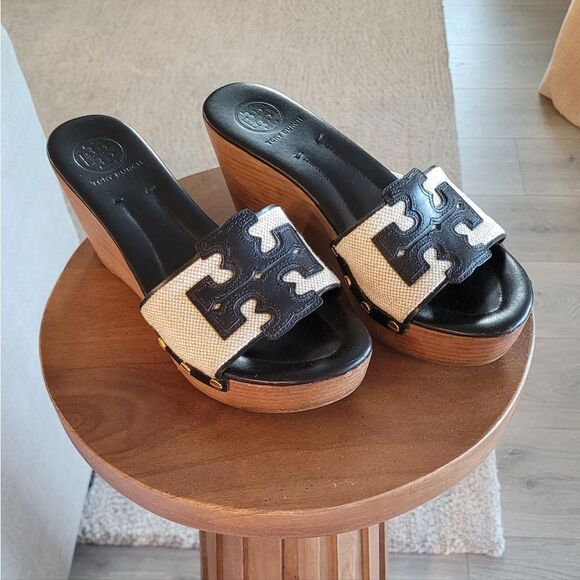 Tory Burch Black and Tan Patti Wedge Sandals Size 7 - Picture 2 of 15